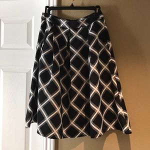 Express Skirt with side zip and pockets